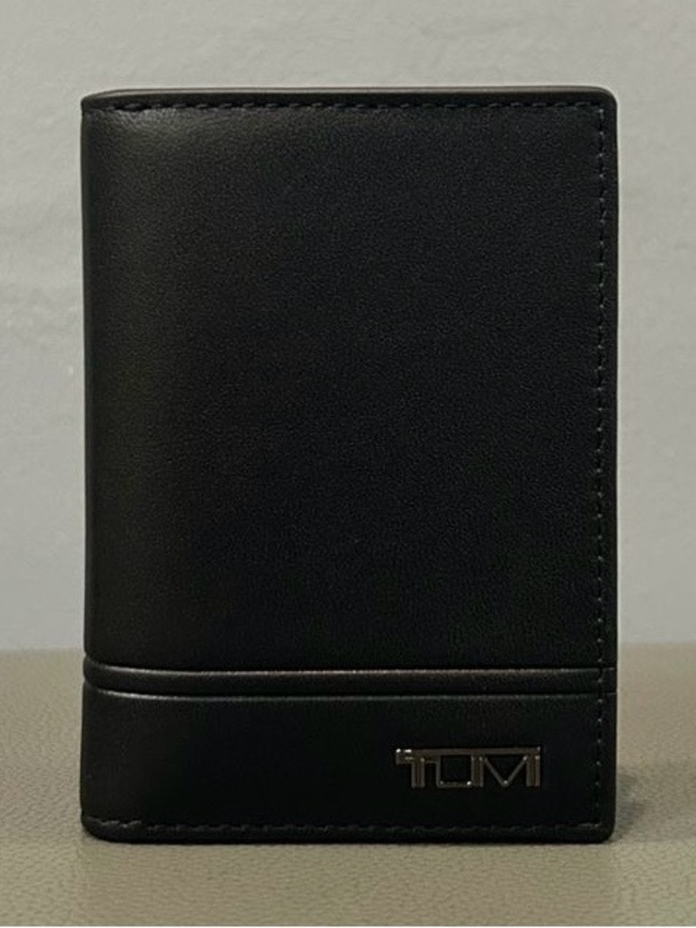 NWT TUMI Gusseted Card Case With ID Leather Black